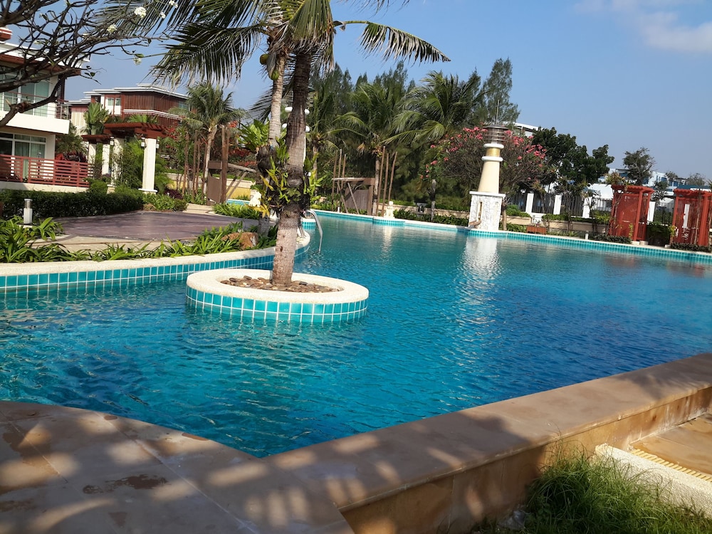 Beachfront Family Penthouse Hua Hin 46/50