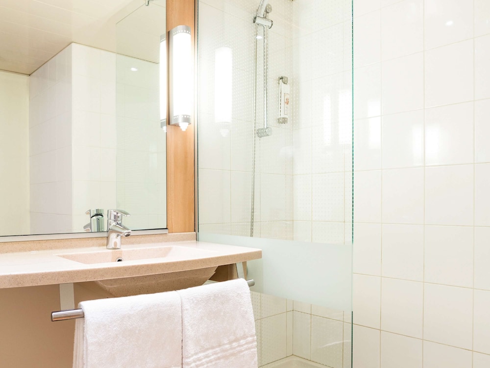 Ibis Bordeaux Lac 14/70