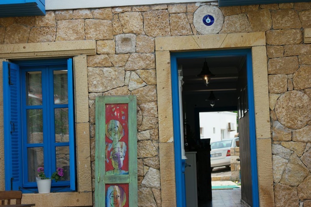 Ayapetro Hotel 6/23