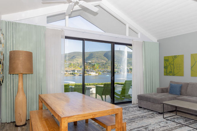 Lakehouse Hotel and Resort 65/100