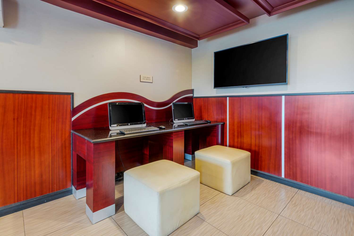 Best Western Plus Poconos Hotel 41/43