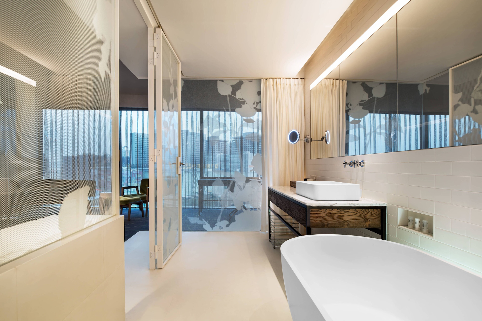 غرفة كلوب بسرير كينج، Le Meridien Zhengzhou 7/8