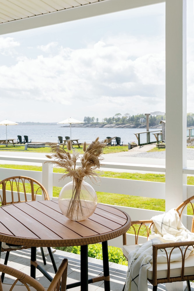 Bluebird Ocean Point Inn 31/47