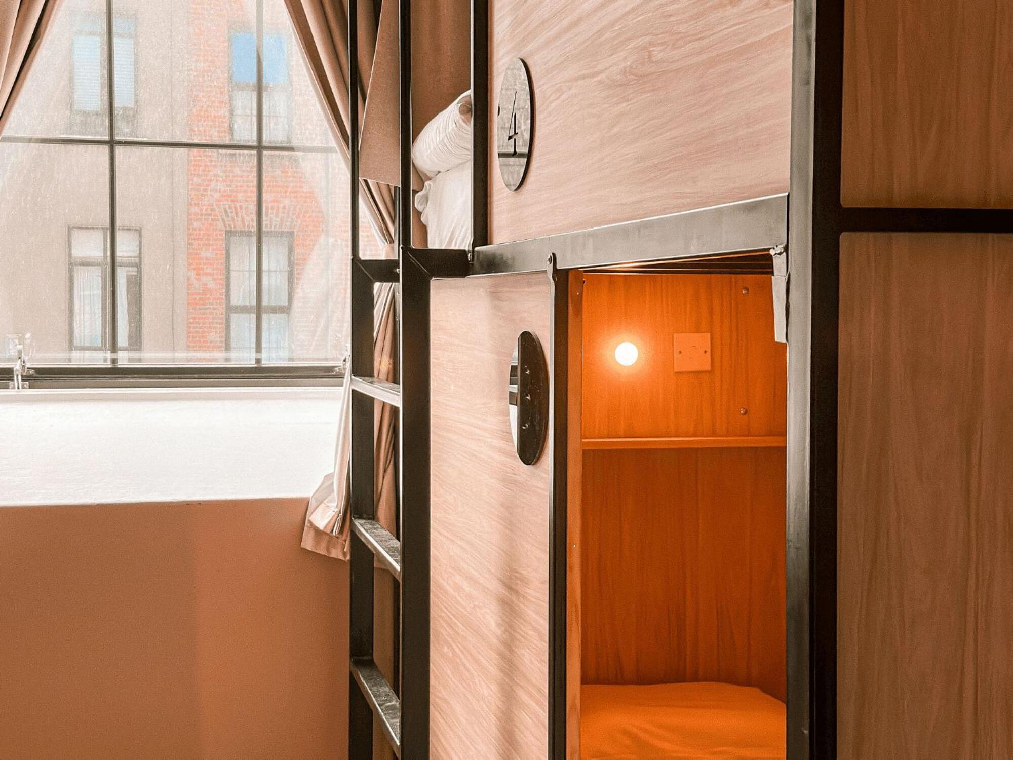 Mixed Dorm, 4 Beds, Shared Bathroom, Gardiner House Hostel 3/5