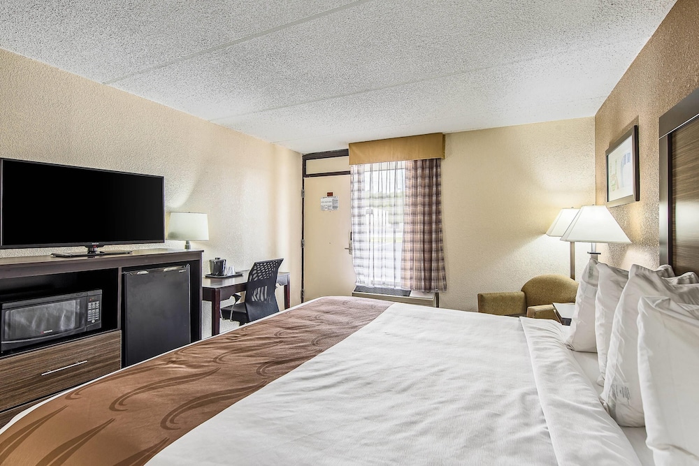 Quality Inn Forest City, NC 25/59