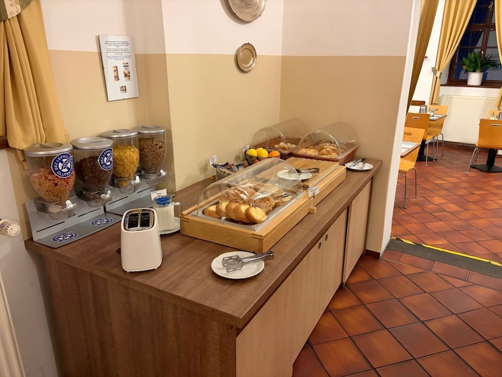 Hotel Adalbert 11/69