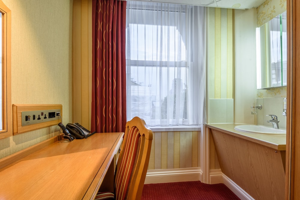 Montana Hotel London 50/50