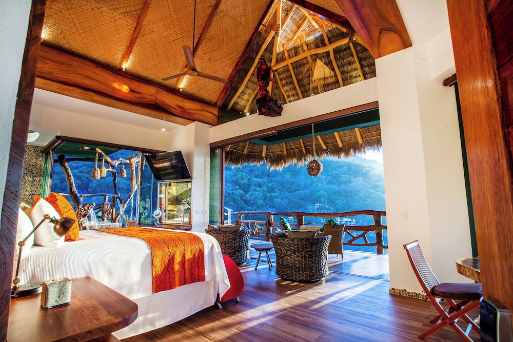 Tower, East, King Bed, Ocean View
