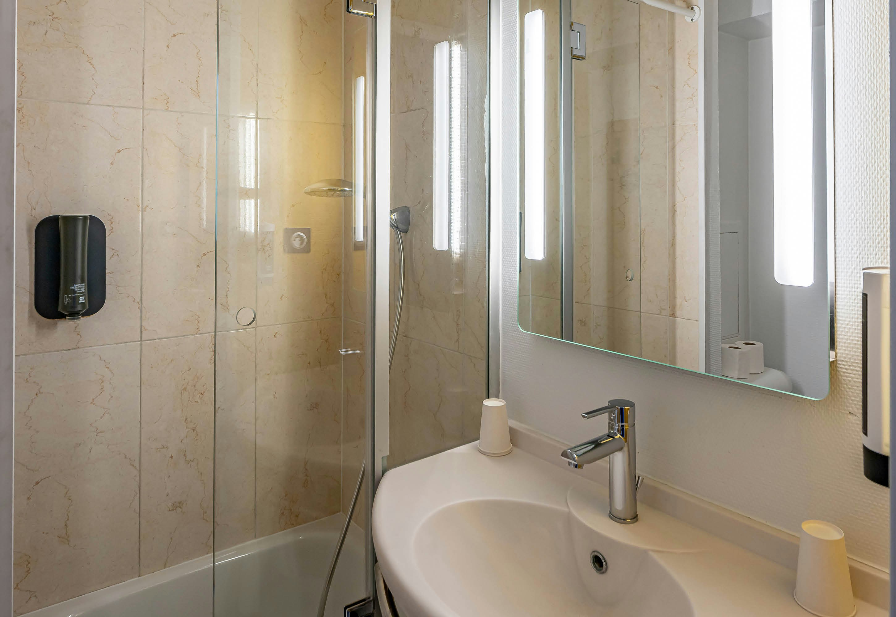 B&B Hotel Bordeaux Lac Sur Bruges 25/26