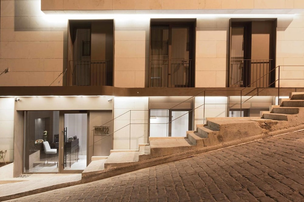 Noble22 Suites 3/39