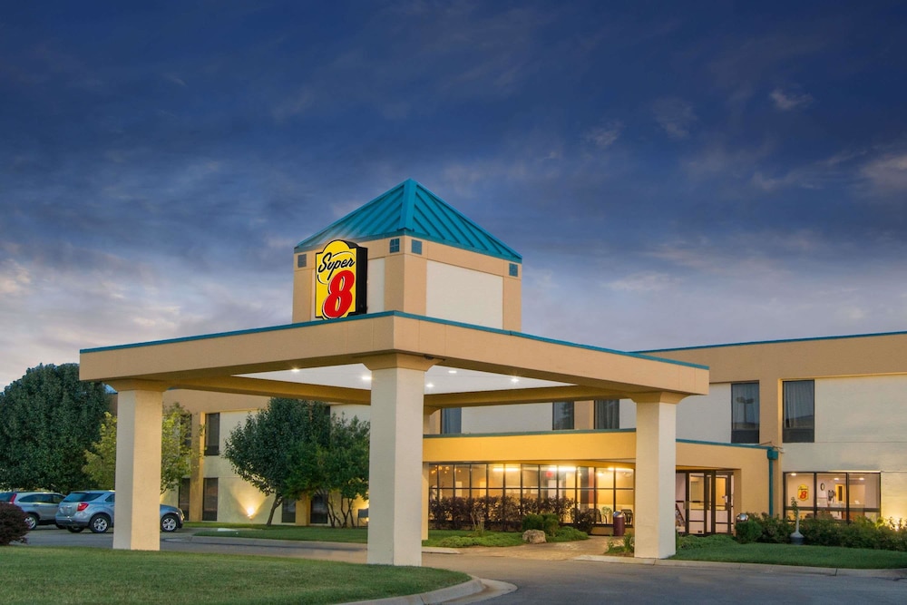 Super 8 by Wyndham Wichita South 1/15