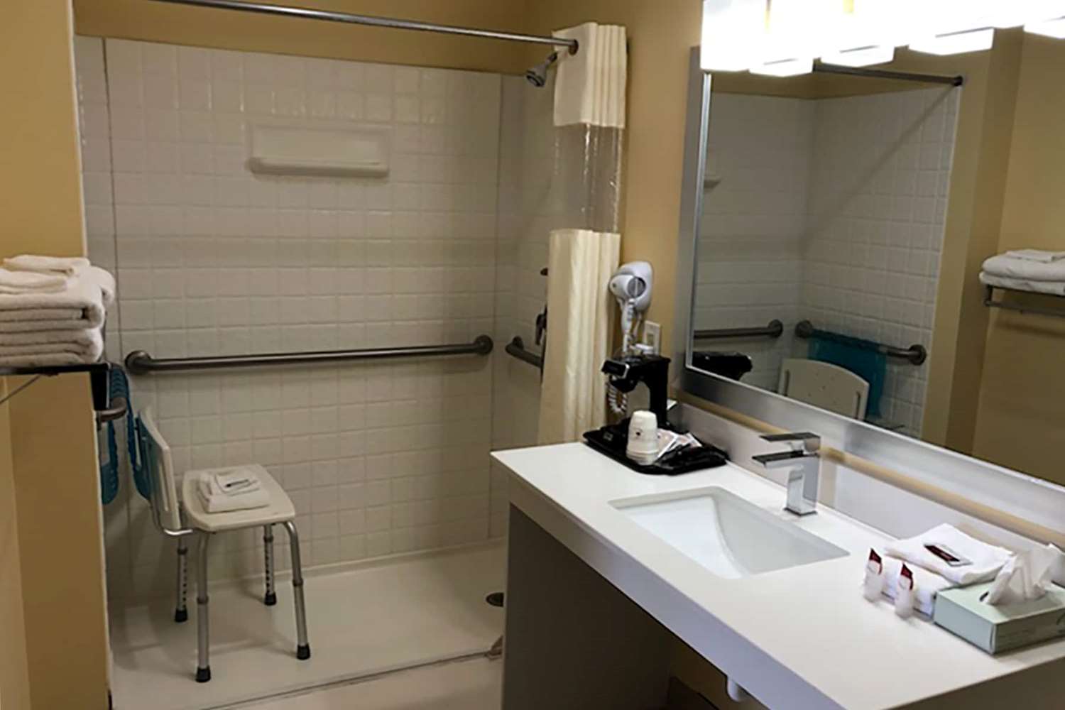 Days Inn by Wyndham Cape Carteret near Emerald Isle 10/13