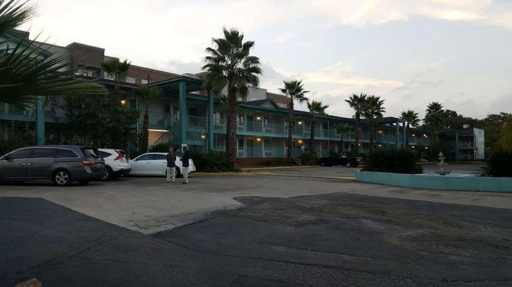 Stay Express Inn Near Ft. Sam Houston 24/26