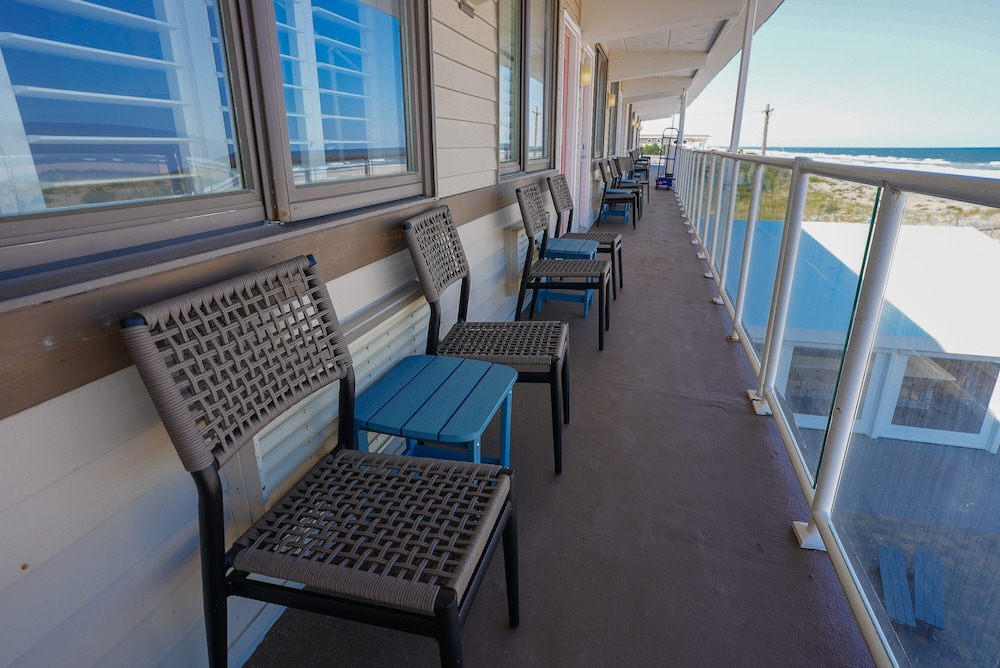 Spray Beach Oceanfront Hotel 19/27