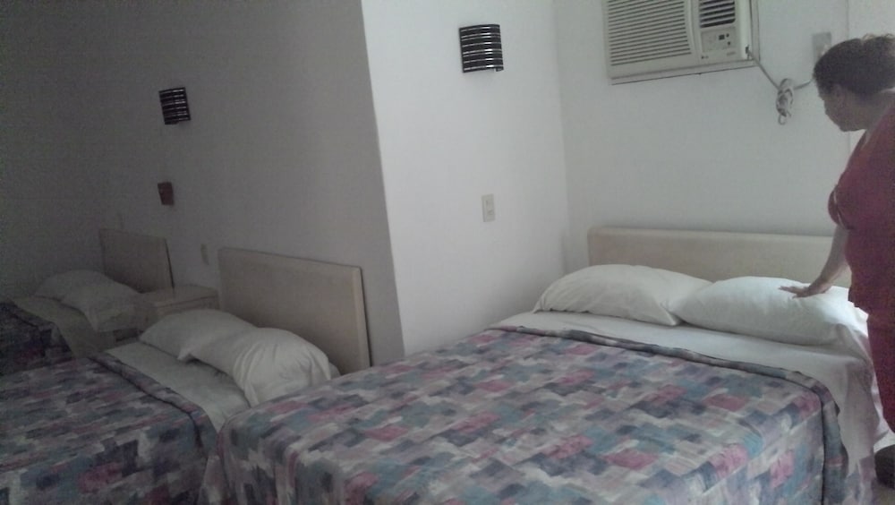 Morales Inn 17/31