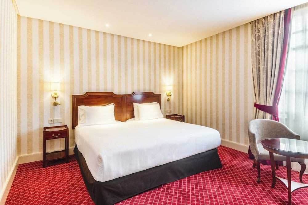 Junior Suite, Queen Bed