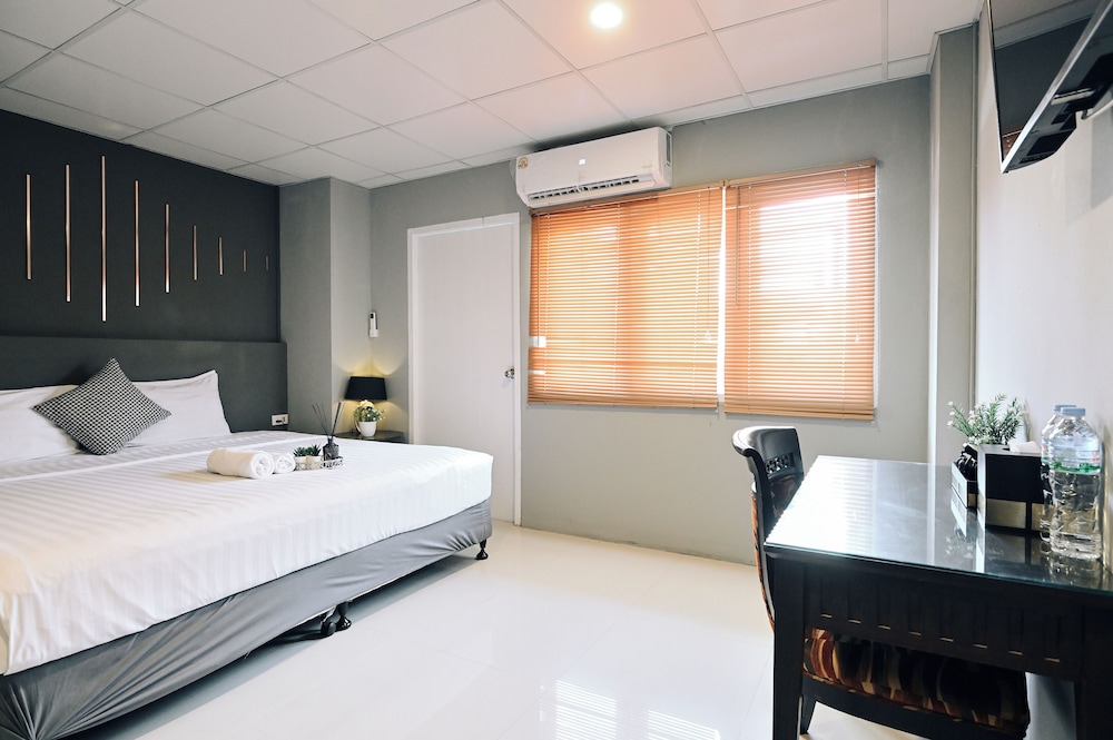 Junior Suite, King Bed, Building 2