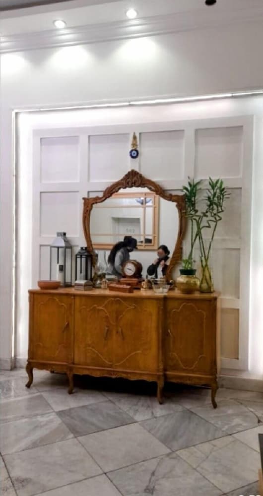 Paris Hotel 3/65