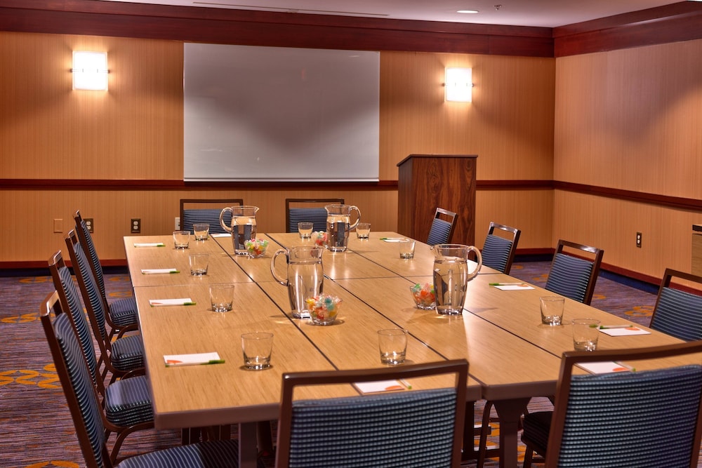 Courtyard by Marriott Kansas City Shawnee 56/71