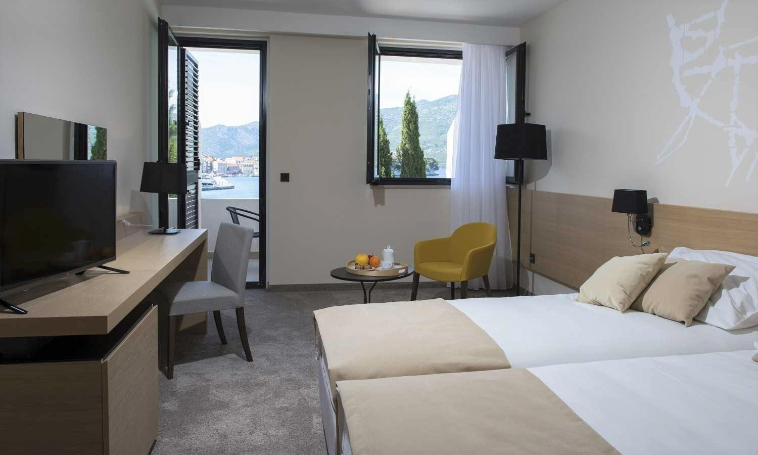 Superior, Sea Side, Balcony