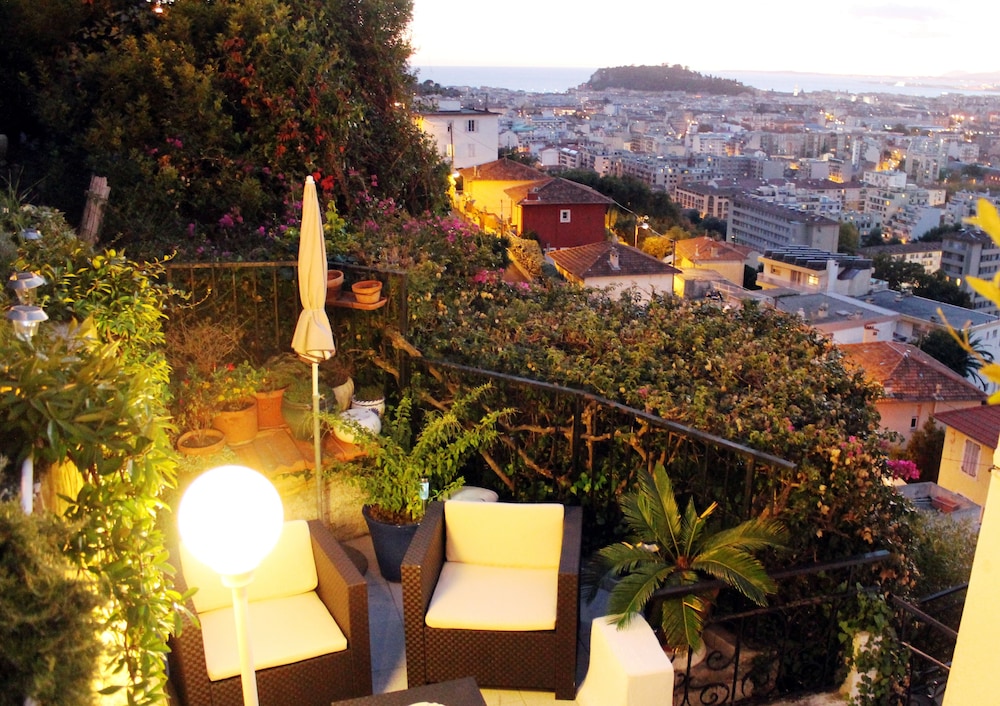 Le Panoramic Boutique Hotel 64/70