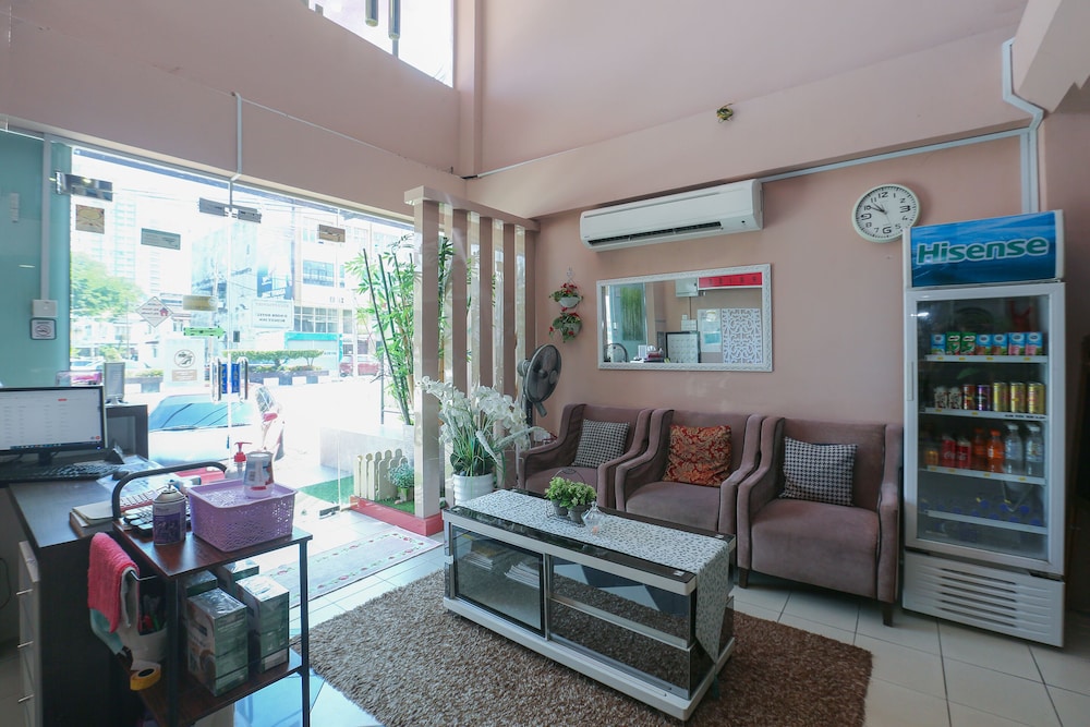 SPOT ON 89796 D'noor Budget Inn 18/27