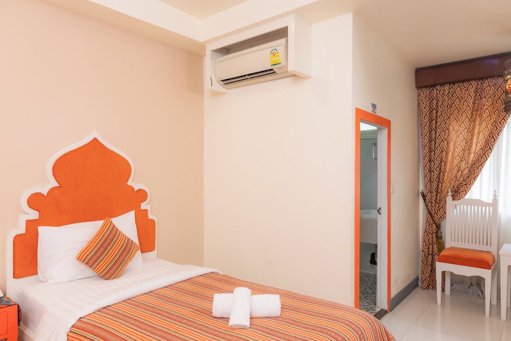 DELUXE, TWIN BEDS