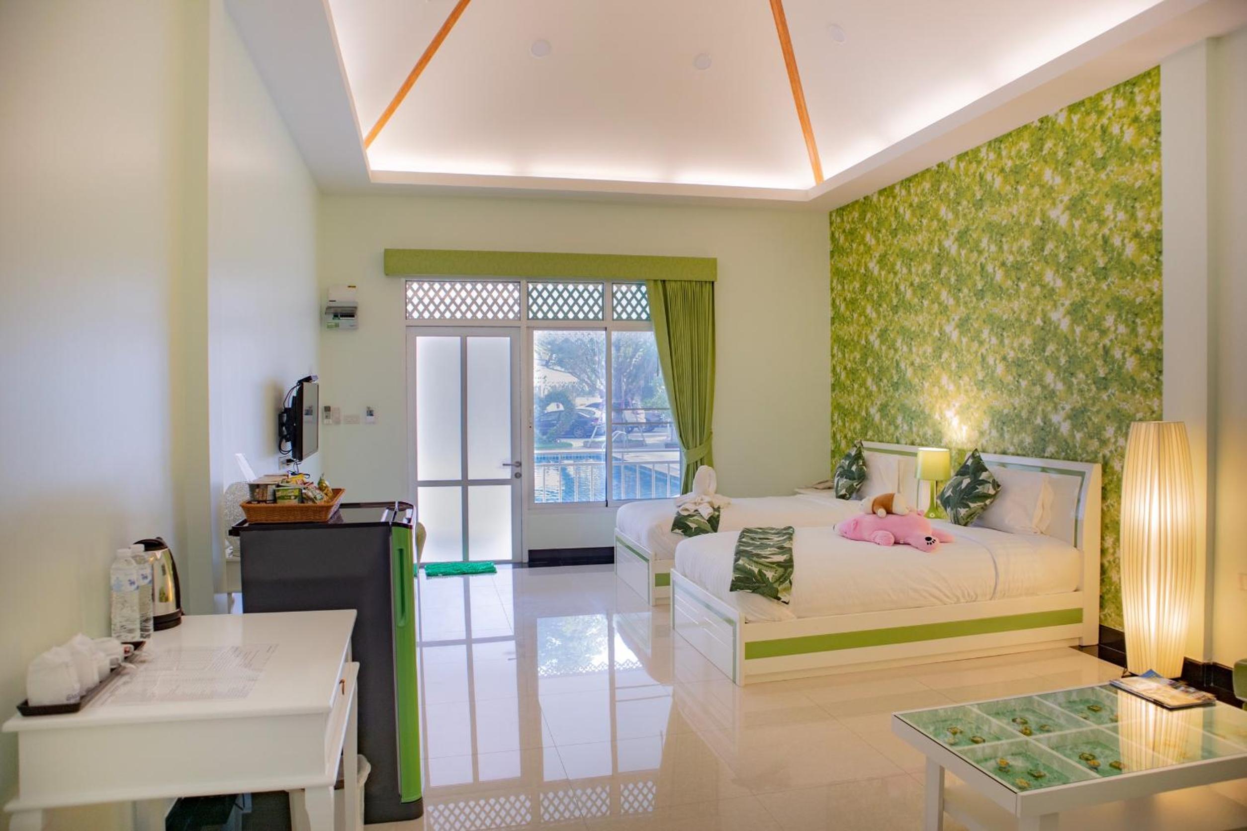 Junior Suite, Pool Side
