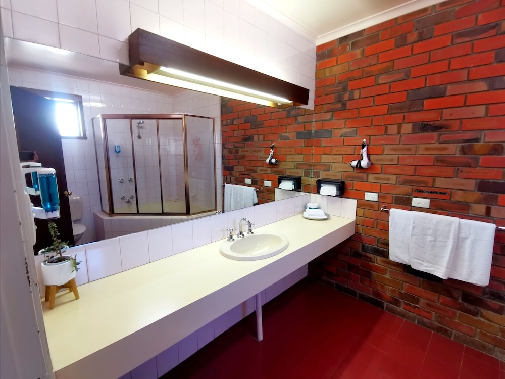 Townhouse Motor Inn Horsham 20/20