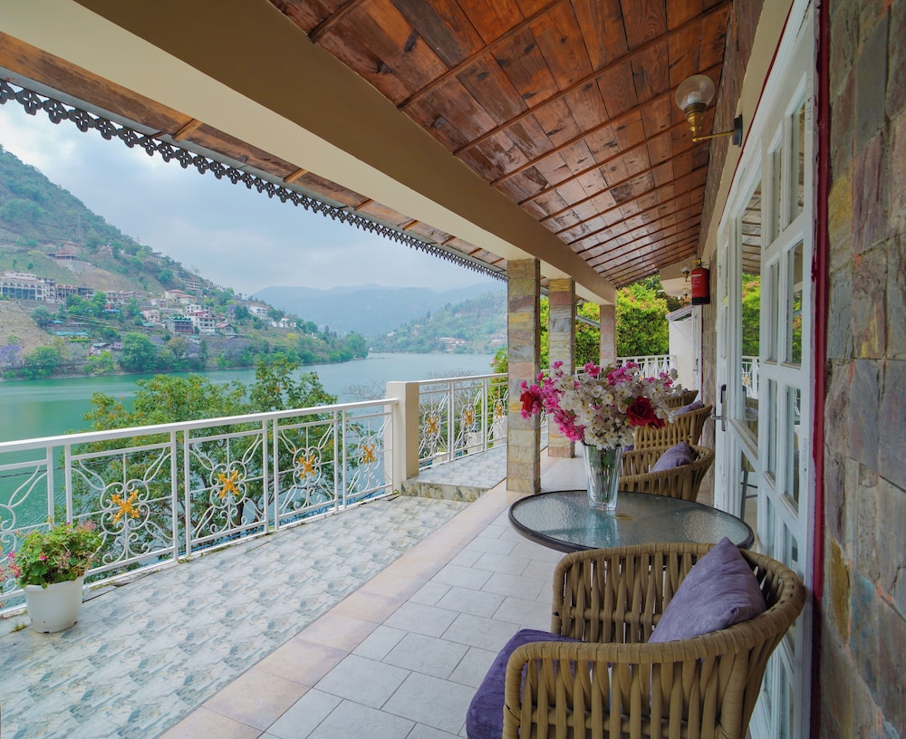 NEELESH INN 8/39