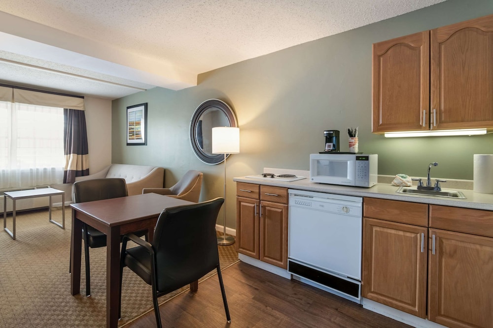 Quality Inn & Suites Auburn I-95 24/31
