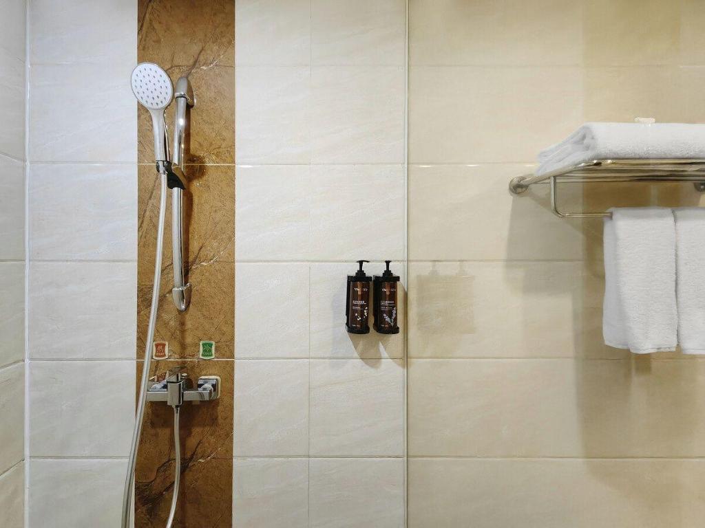 Vienna 3 Best Hotel Shenzhen Guanlan Chinatown photo2