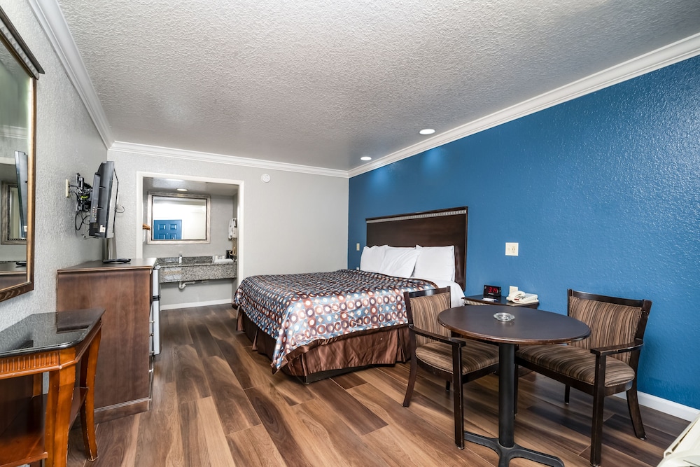 ROOM, KING BED, SMOKING
