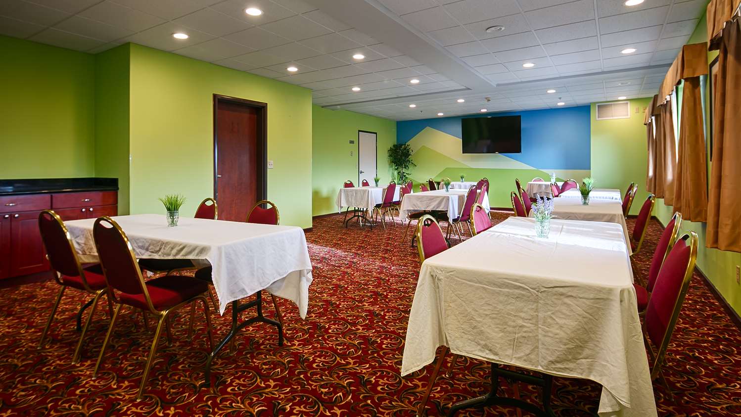 Best Western Sky Valley Inn 25/28