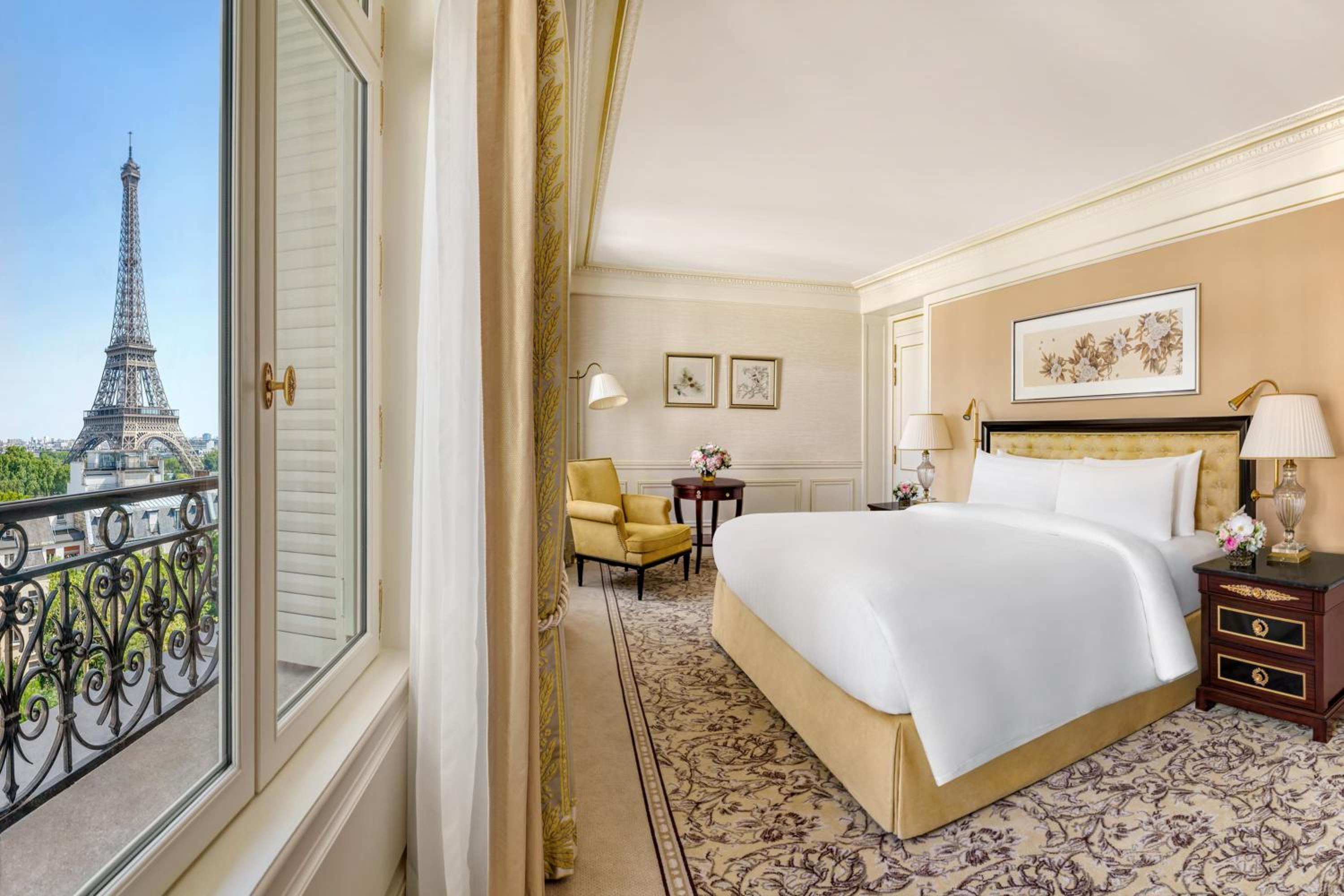 جناح جونيور بسرير كينج بإطلالة على المدينة مع أريكة، Shangri-La Paris 2/5