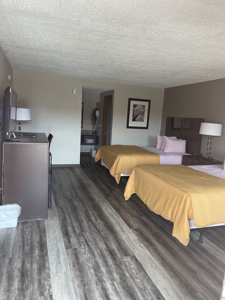 Royal Inn & Suites 3/24