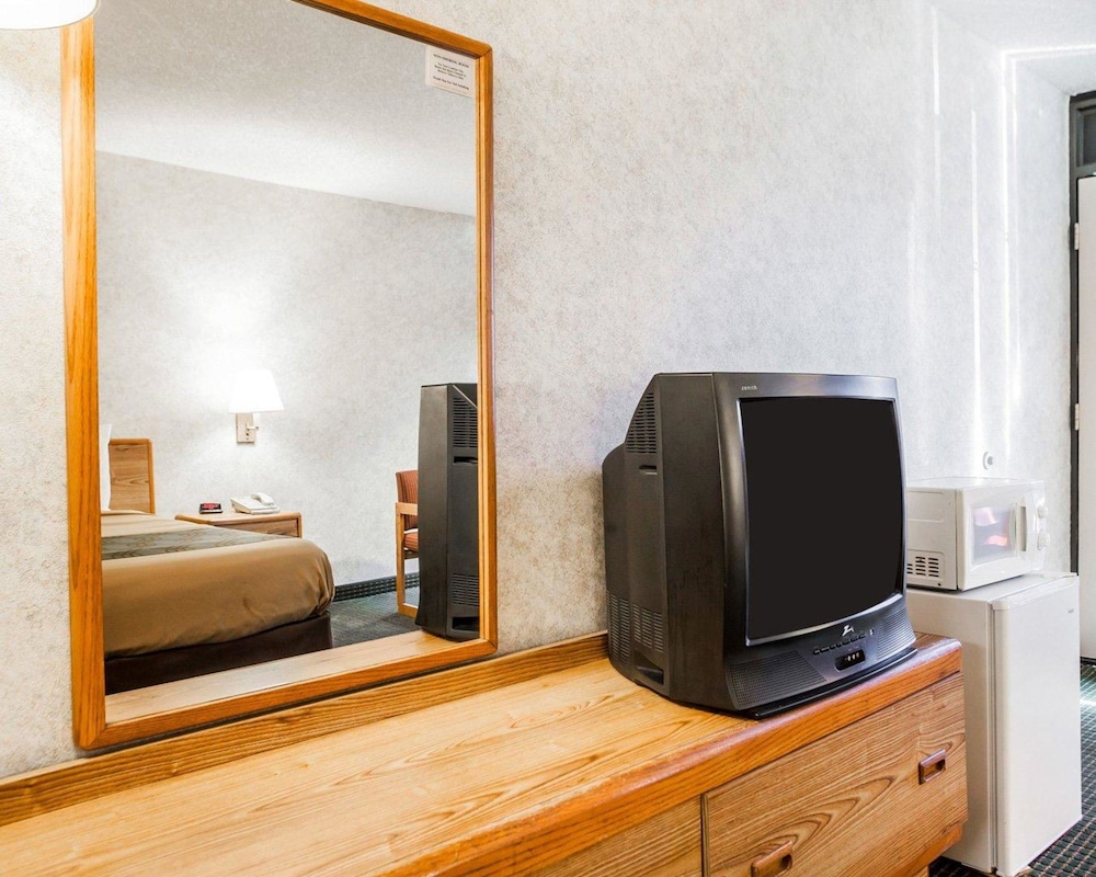 Econo Lodge Jefferson City 21/41