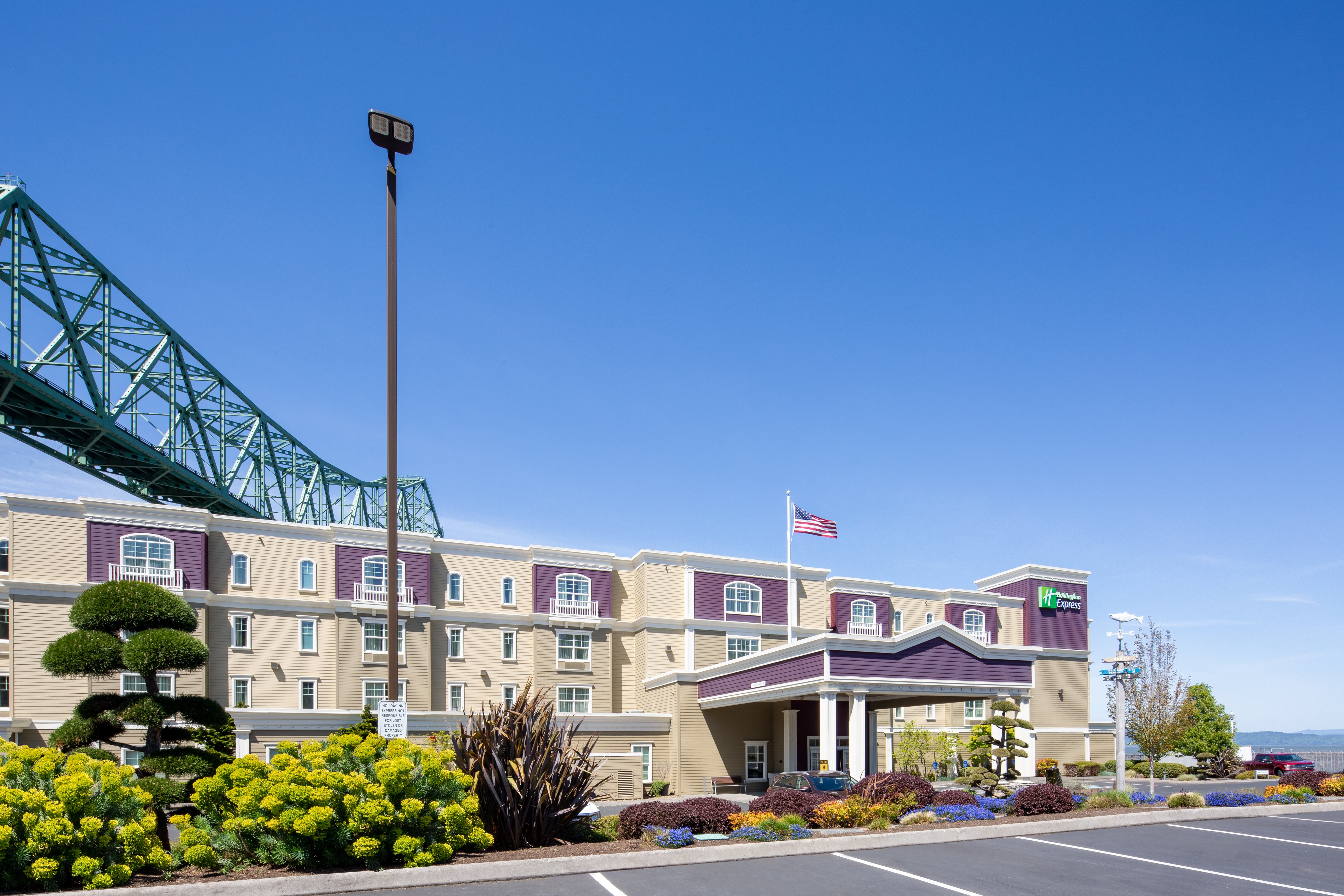 Holiday Inn Express Hotel Suites Astoria 63/69