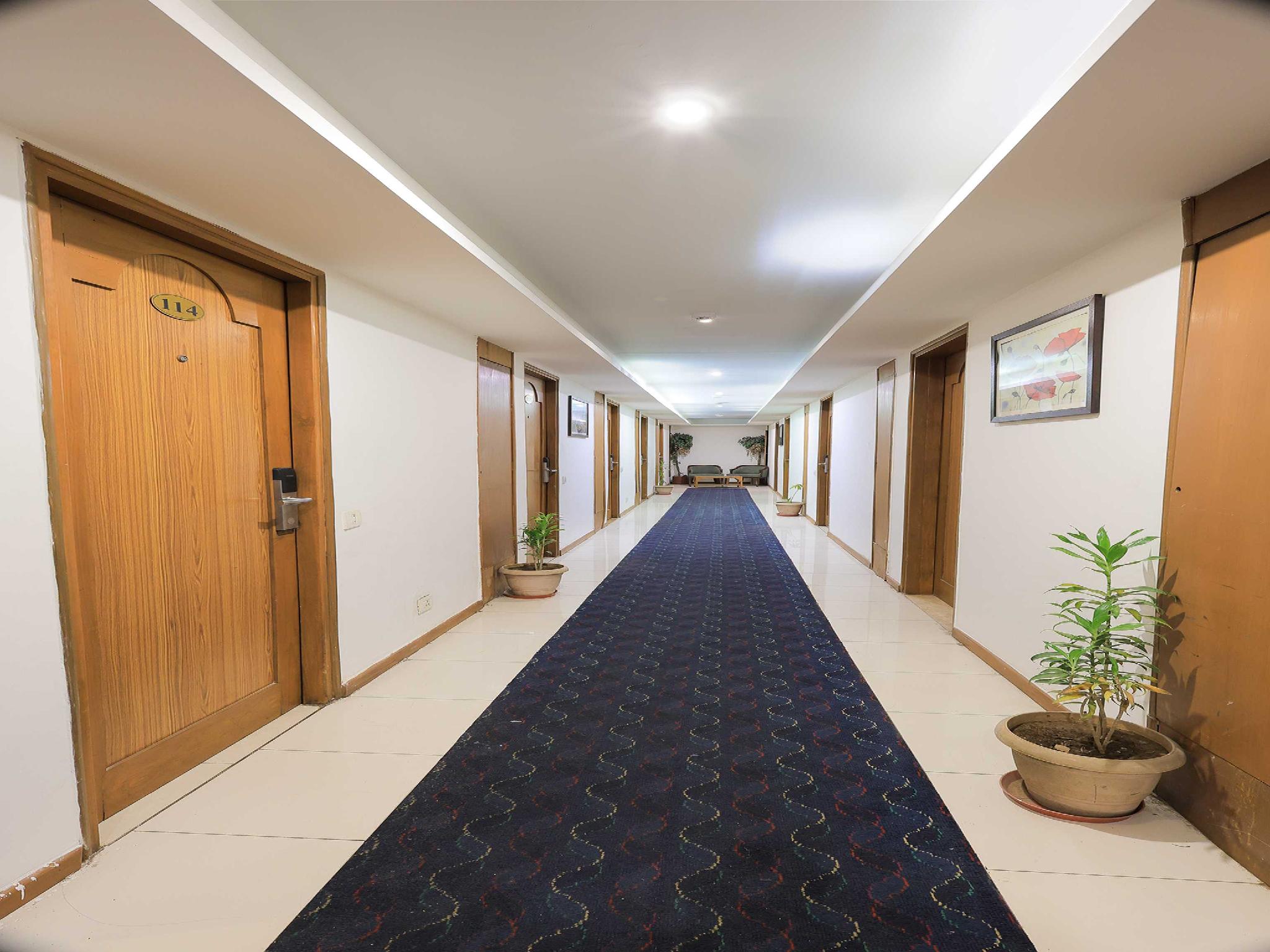 Oyo 9677 Hotel Surya 4/29