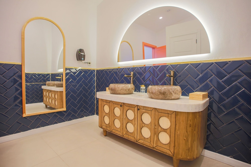 Glenn Hotel Beach 4/50