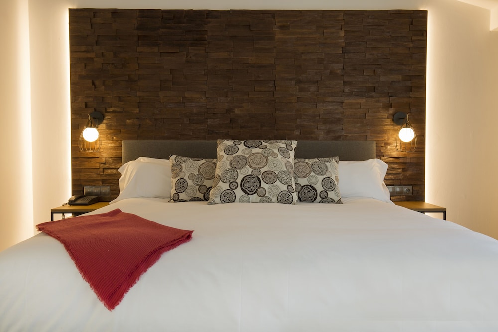 Yomo Centric Hotel 12/50