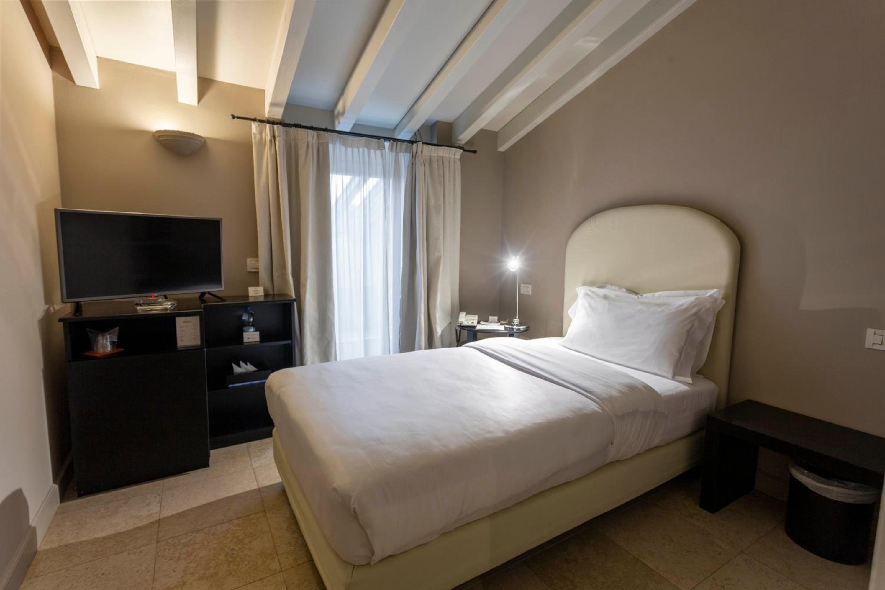 Economy, Double Bed