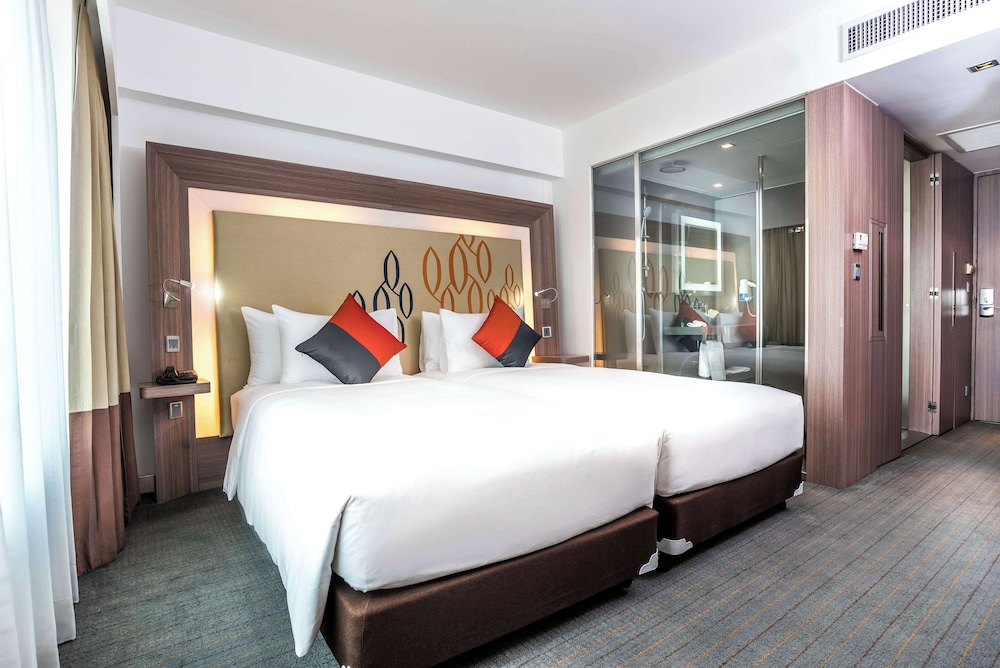 DELUXE, TWIN BEDS