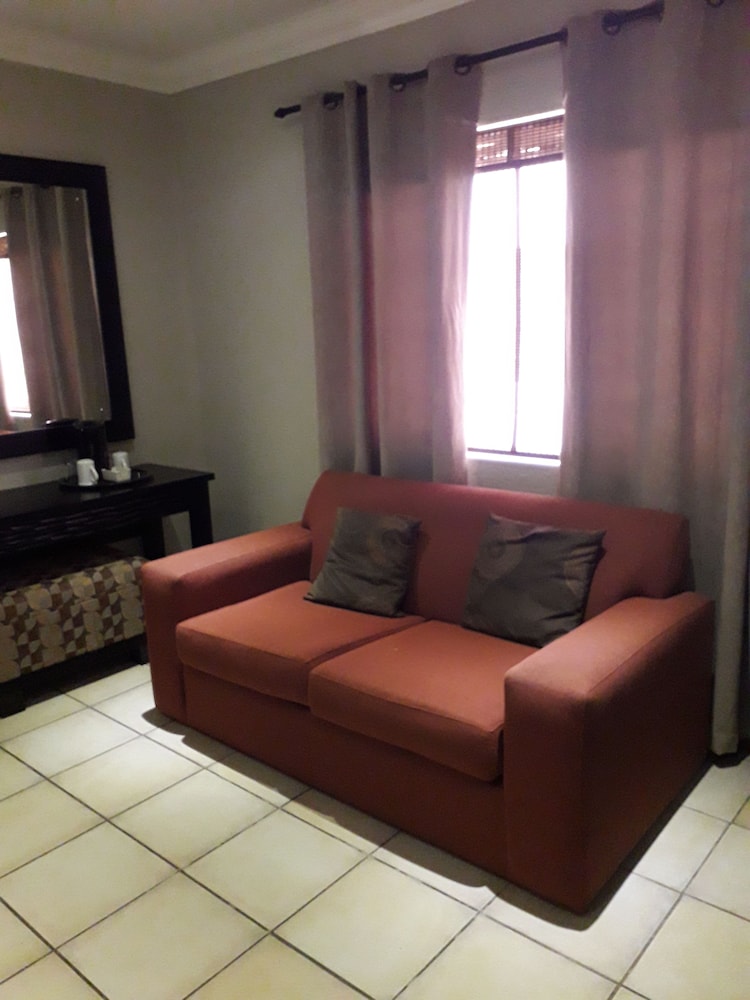 Coyotes Hotel & Conference Centre 18/25