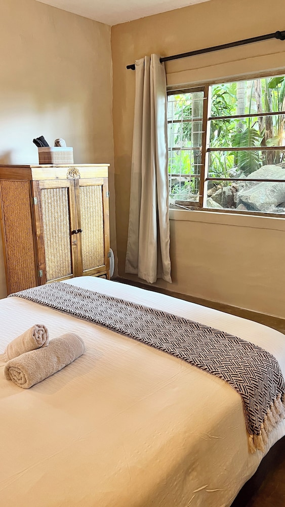 2 BEDROOMS, DELUXE, HOUSE
