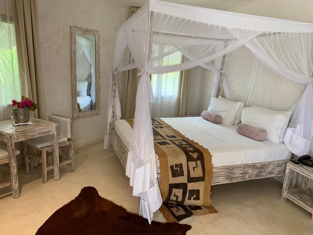 The Villa Luxury Suites Hotel 9/43