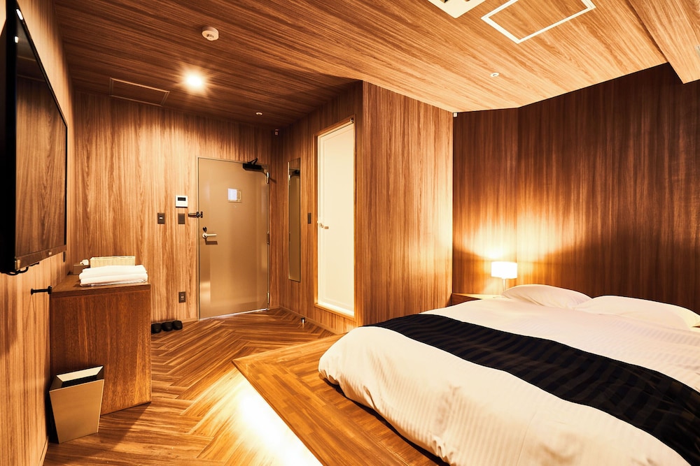 AND HOSTEL HOMMACHI EAST 43/69