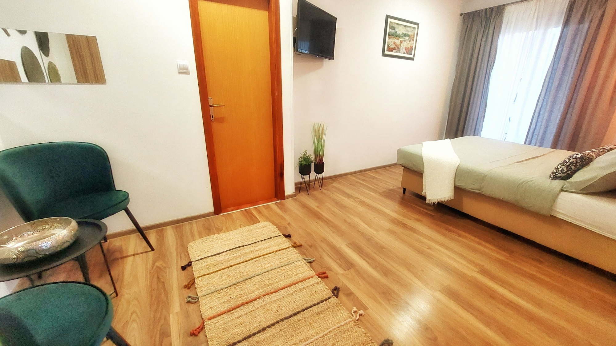 ROOM, DOUBLE BED