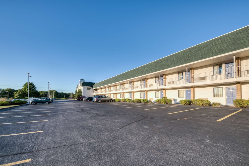 Motel6 Niantic, CT - New London 37/46