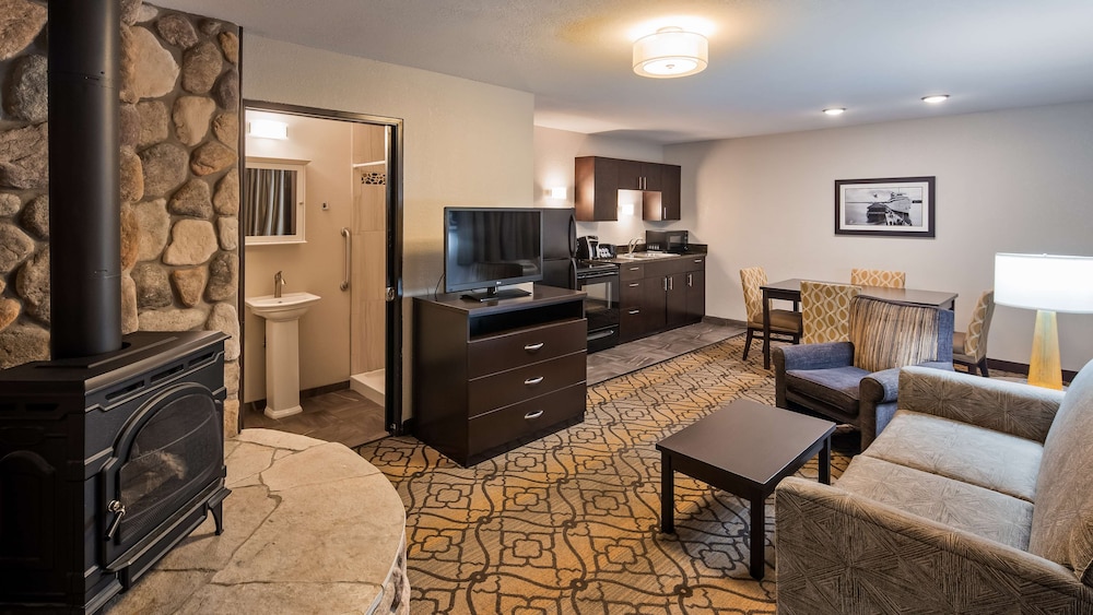 Best Western Of Harbor Springs 26/35
